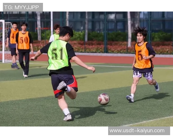 深入了解足球的基本知识与技巧，提升你的球场表现与战术意识