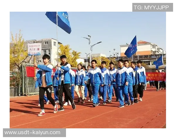 热血英雄足球：追逐梦想的绿茵传奇与青春的无畏拼搏