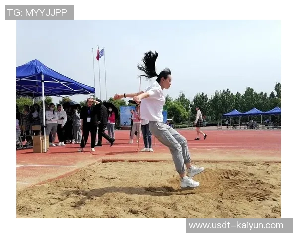 湖南大学足球联赛激战正酣学子们展现青春风采与拼搏精神